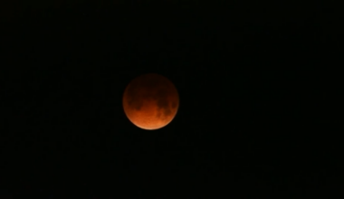 FIU students observe ‘almost blood moon’ during nighttime eclipse - WSVN 7News | Miami News, Weather, Sports