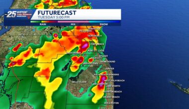 Heavy rain and lightning as storms move across South Florida