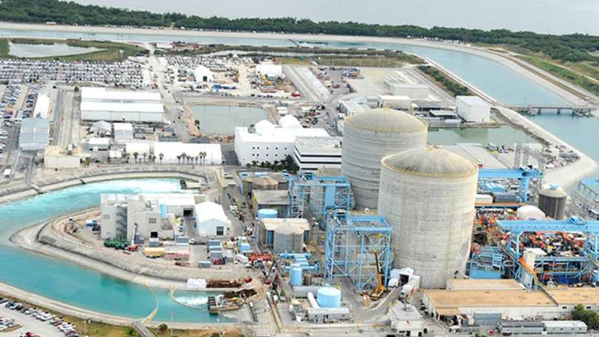 St. Lucie Power Plant's Unit 1 manually shut down after control rods drop into core