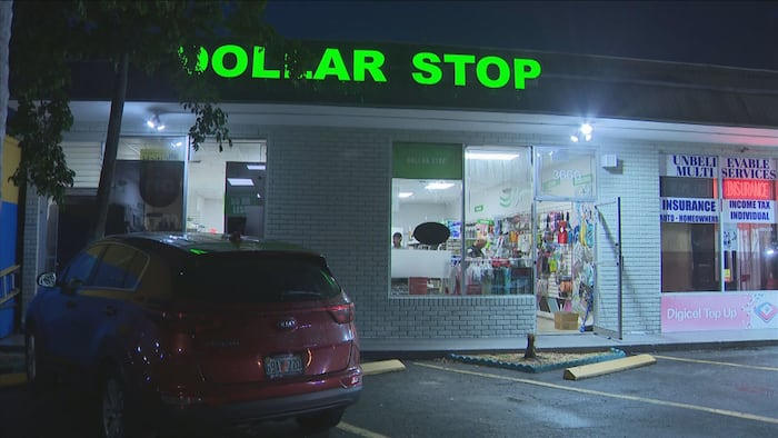 Cash register stolen during break-in at Fort Lauderdale dollar store