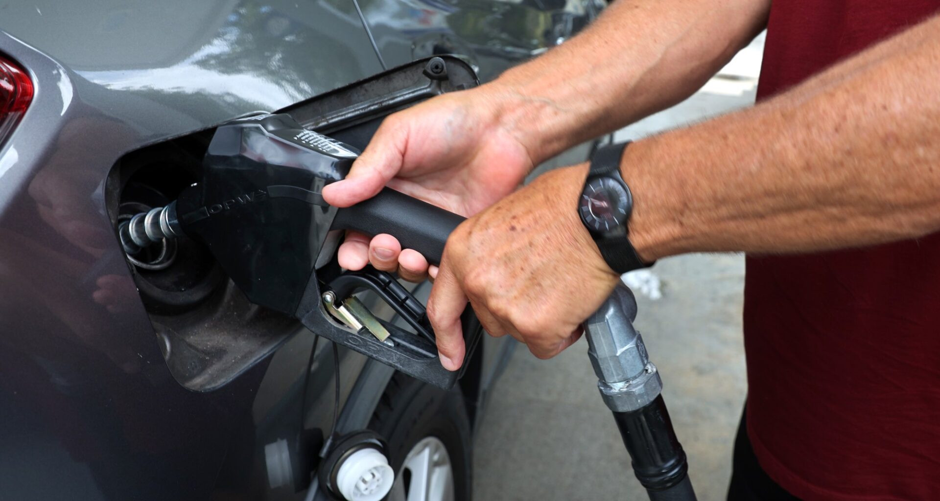 Gas price hovering around $4 across most of Florida – Orlando Sentinel