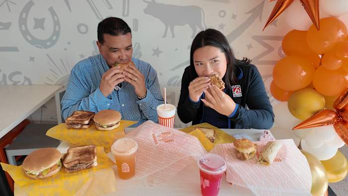 🍔Whataburger is back: Orlando’s long-awaited comeback draws overnight lines