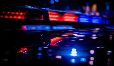 Vehicle crash blocks both directions of Veterans Parkway