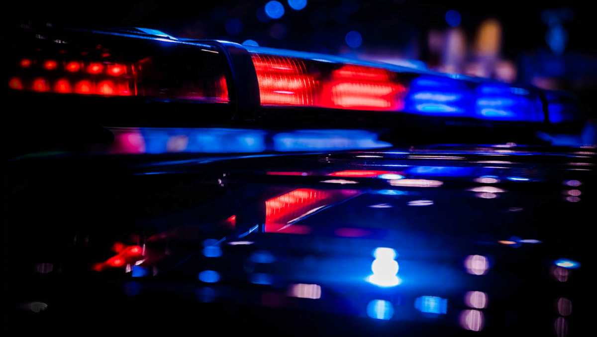 Vehicle crash blocks both directions of Veterans Parkway