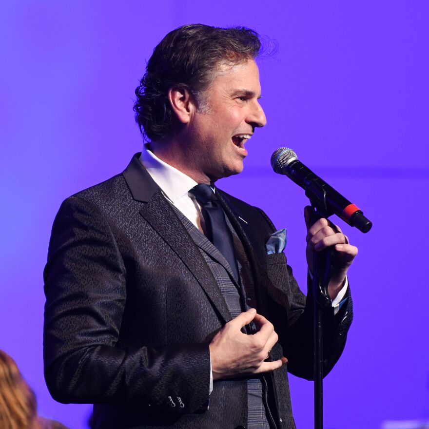 Vocalist Mark Sanders