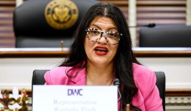Rashida Tlaib rallies in Florida to unseat Moskowitz, Wasserman Schultz