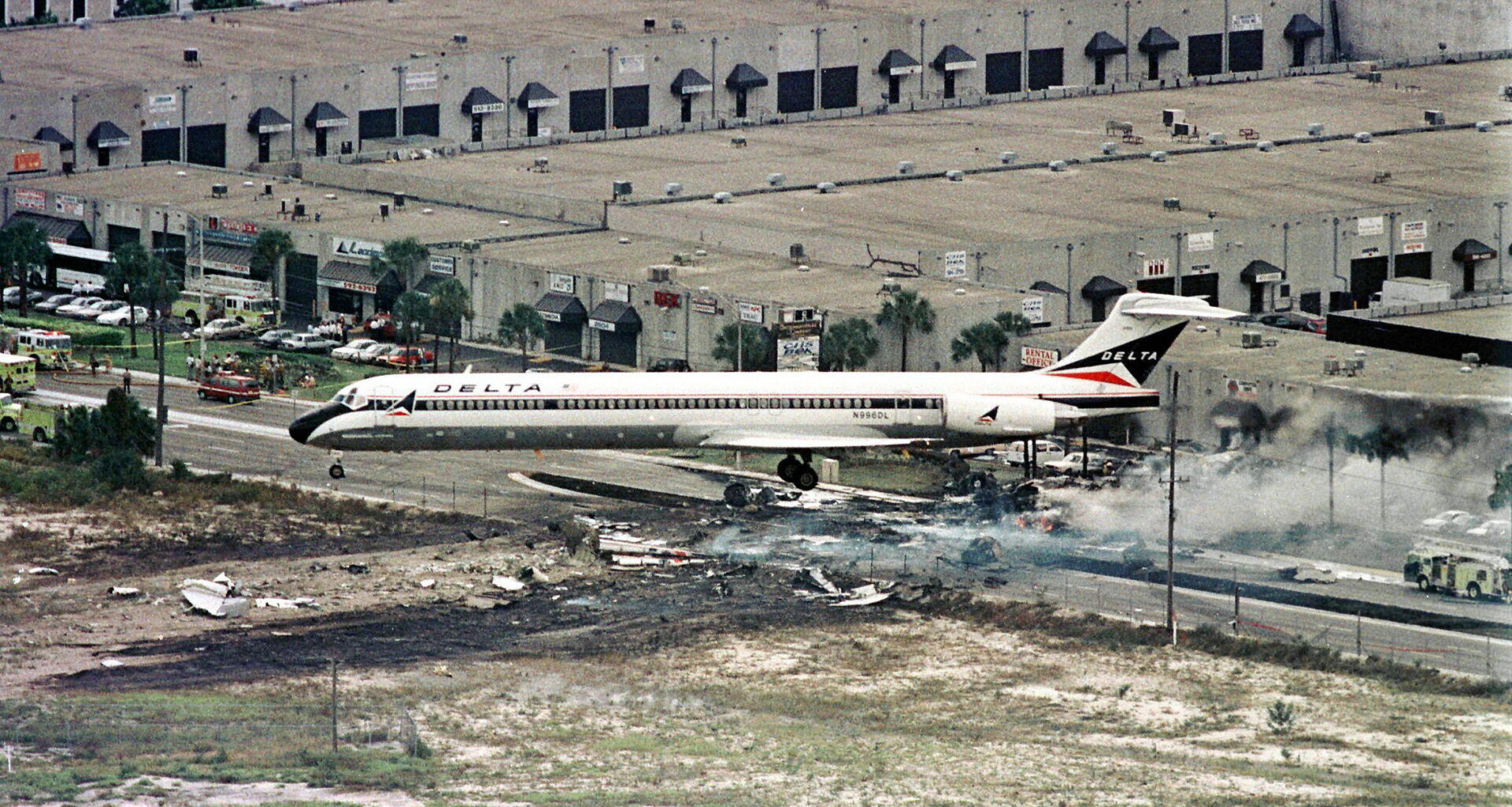 comes land Miami International Airport Delta Airlines