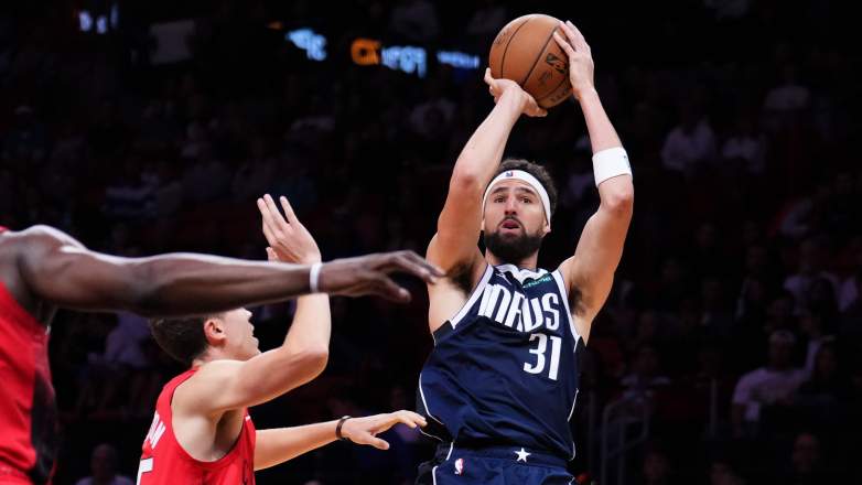 Dallas Mavericks guard Klay Thompson during an NBA game as the Miami Heat emerge as a potential trade destination.