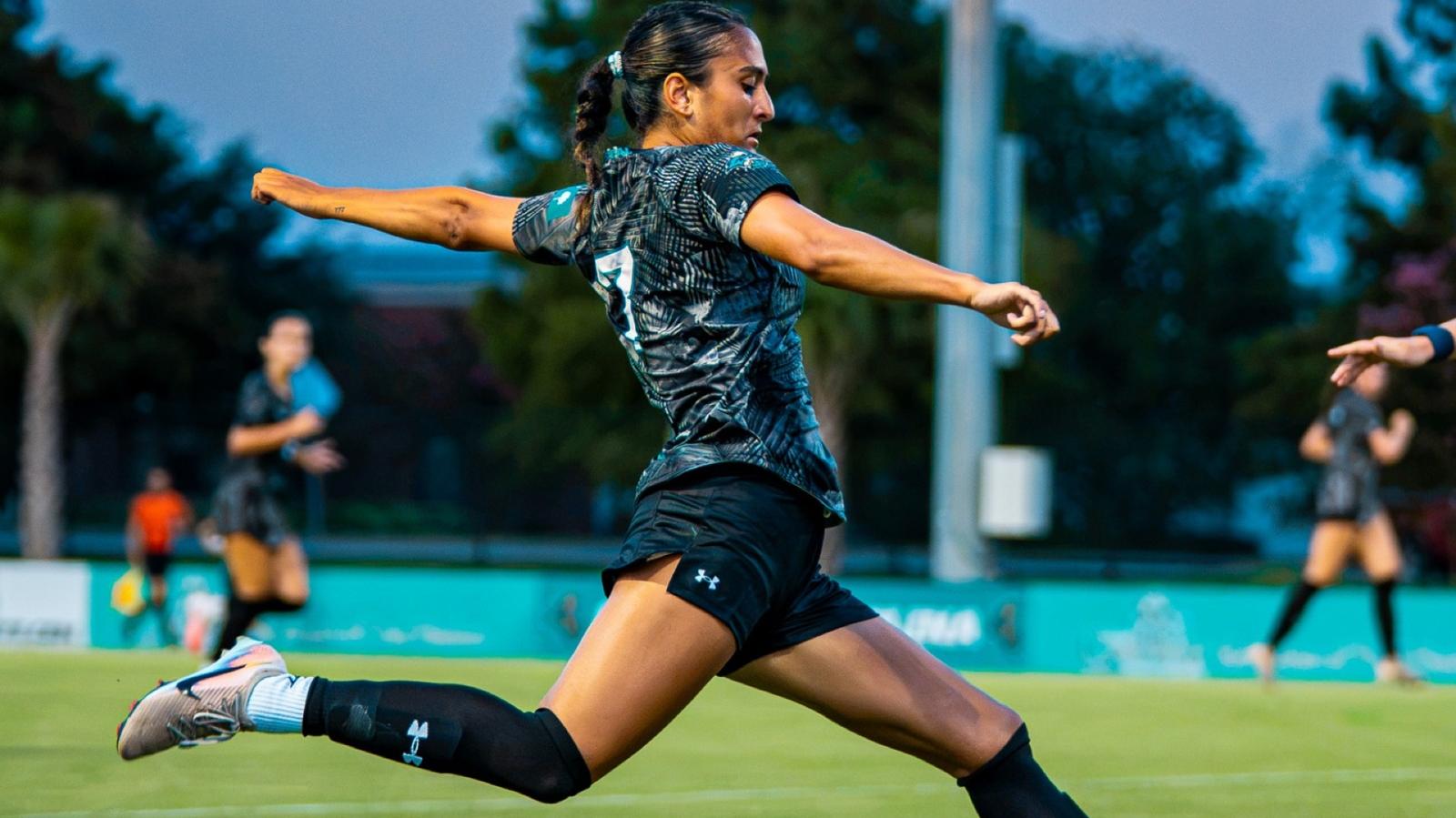 Chants Ready for First Road Contest at Florida