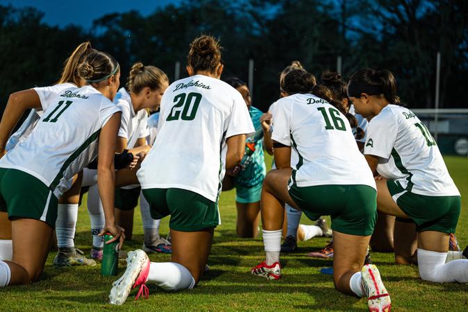 Dolphins, Eagles Battle To Scoreless Draw
