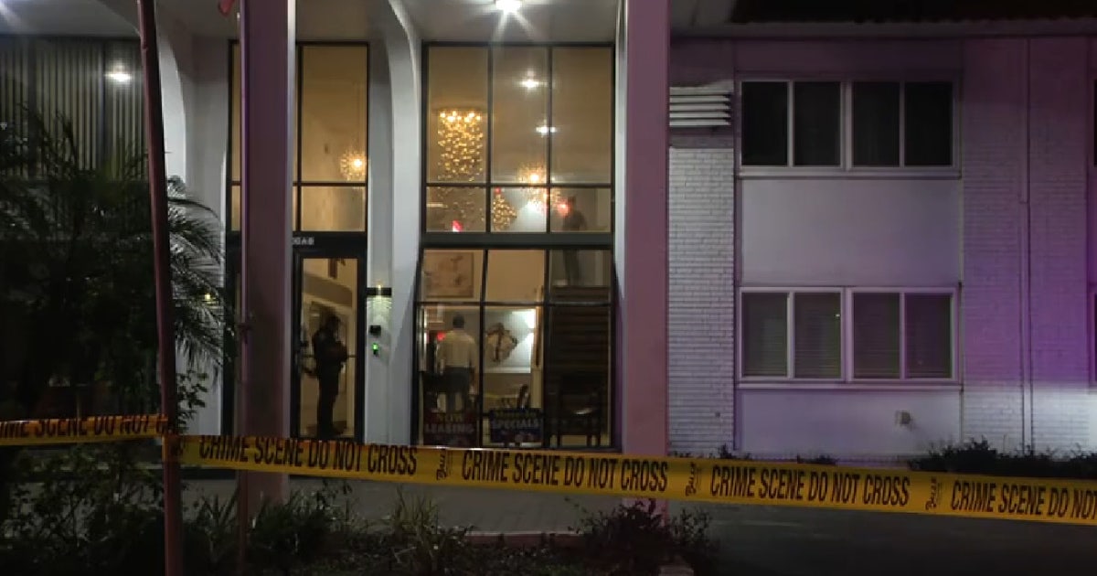 Deputies respond to Orange County apartment complex