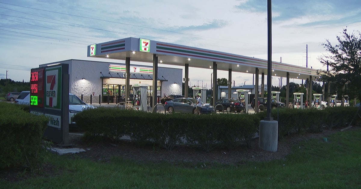 Juvenile critically injured in stabbing outside Ruskin 7-Eleven