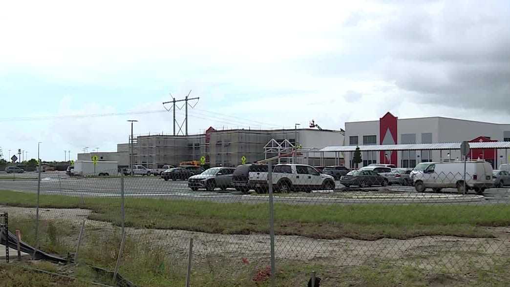 Construction worker injured at new Tradition Lakes K-8
