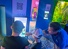 Students visit an interactive exhibit at he Florida Aquarium. Photo courtesy of Chantelle Gauthier