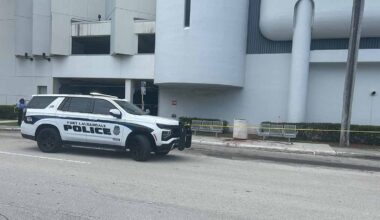 Man sought after stabbing another man at bus stop outside Galleria Mall in Fort Lauderdale – NBC 6 South Florida