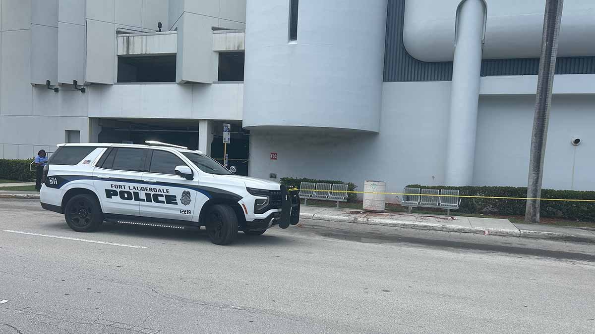 Man sought after stabbing another man at bus stop outside Galleria Mall in Fort Lauderdale – NBC 6 South Florida