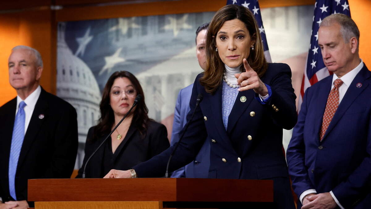 Salazar challenges GOP on immigration in Miami district