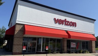 St. Johns Town Center Verizon store sells for $3.4 million