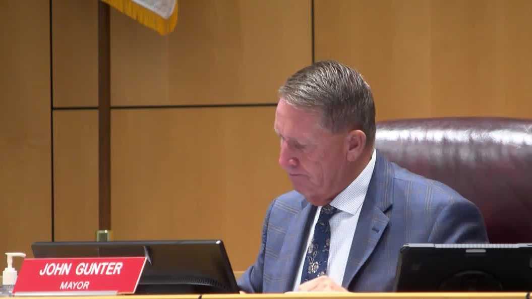 Cape Coral Mayor John Gunter returns to council after no-show and primary election loss