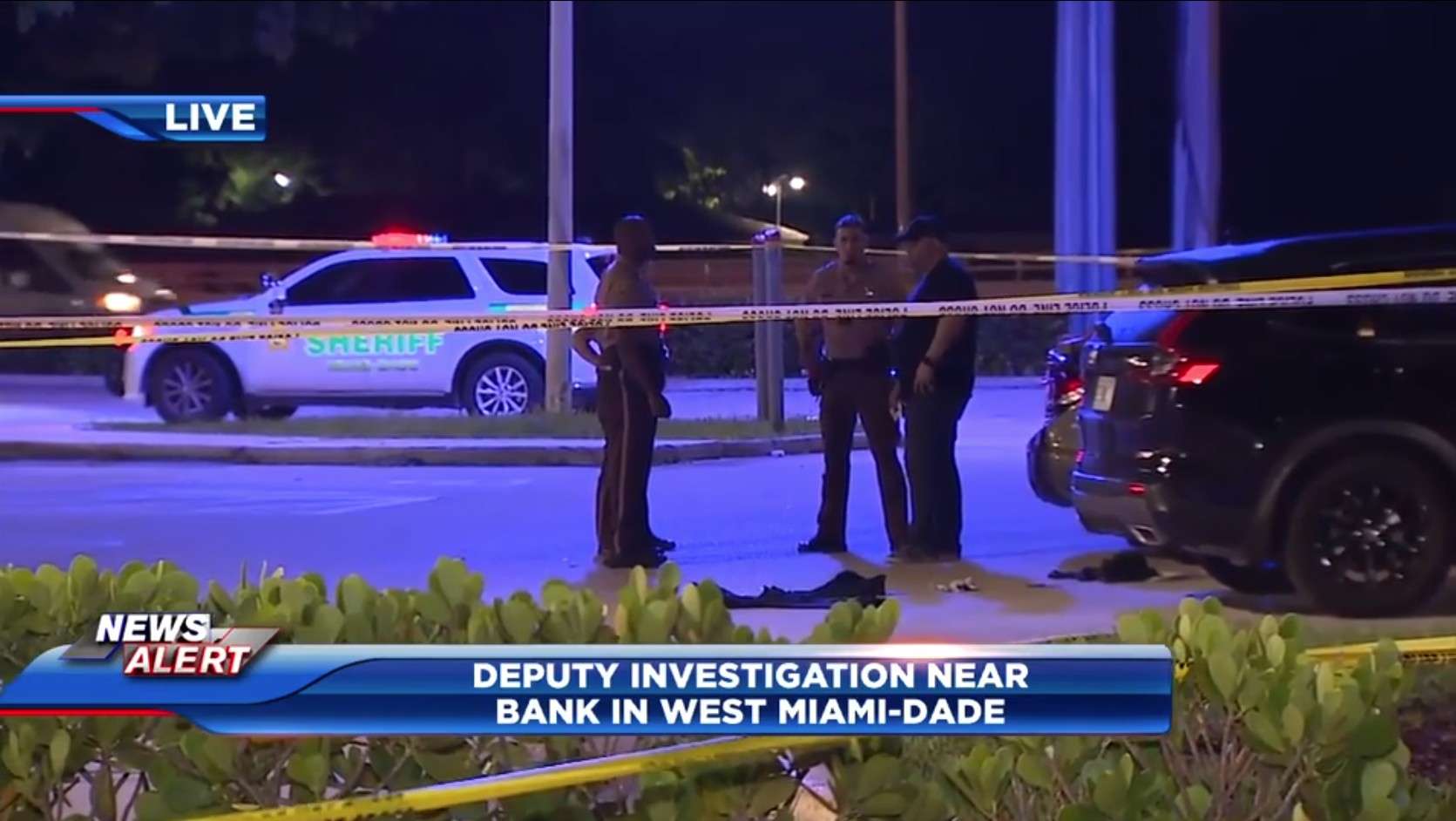 Deputies swarm shopping plaza in West Miami-Dade, investigate car parked near Wells Fargo bank - WSVN 7News | Miami News, Weather, Sports