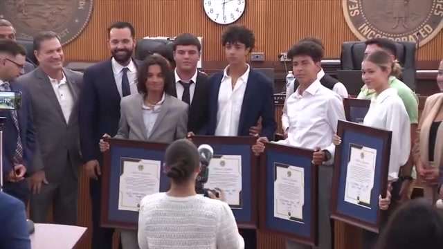 4 lifeguards, good Samaritan honored for rescuing unresponsive 80-year-old at Hialeah public pool - WSVN 7News | Miami News, Weather, Sports