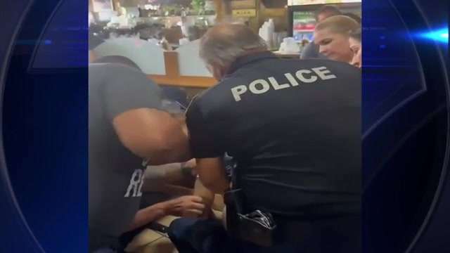 Miami Beach Police sergeant rescues elderly choking diner at Hialeah restaurant - WSVN 7News | Miami News, Weather, Sports