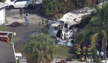1 escapes safely after fire sparks in Fort Lauderdale mobile home - WSVN 7News | Miami News, Weather, Sports
