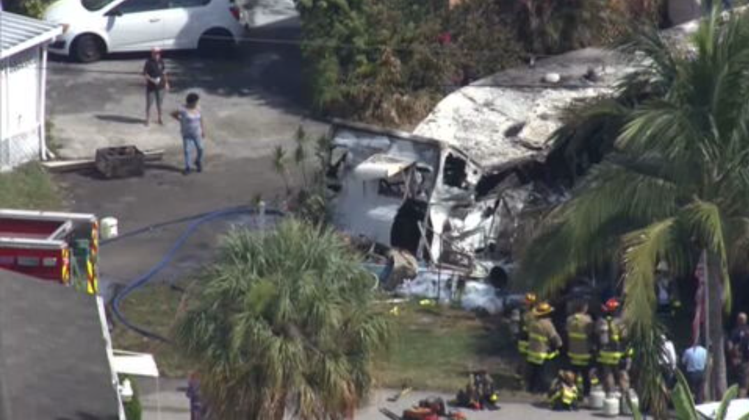 1 escapes safely after fire sparks in Fort Lauderdale mobile home - WSVN 7News | Miami News, Weather, Sports