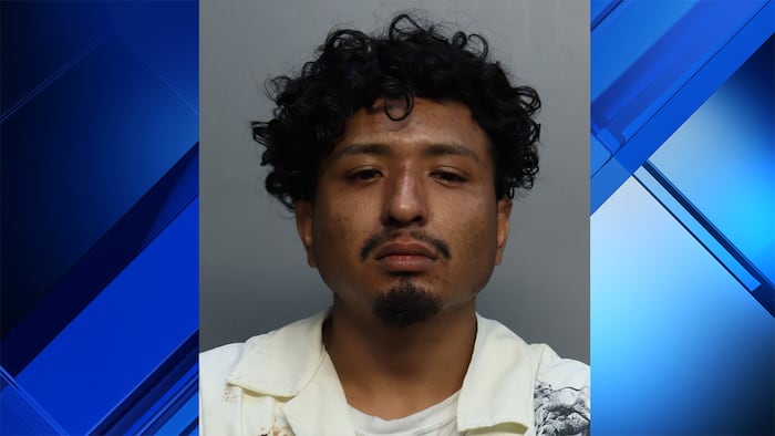 Man accused of leaving his 2 children on corner of Doral street after driving drunk, crashing into tree