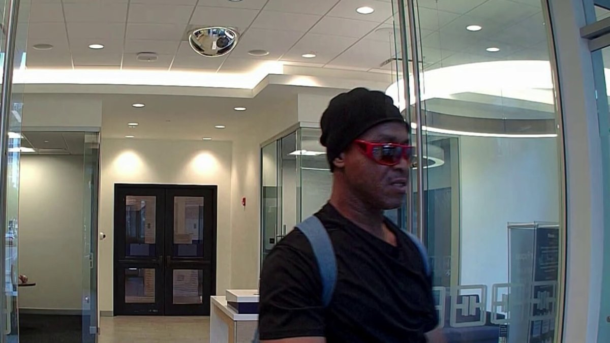 FBI searching for suspect who robbed bank on Las Olas in Fort Lauderdale – NBC 6 South Florida