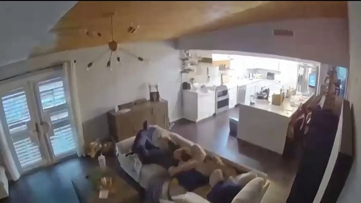 Video shows lightning strike shaking family’s home in Miami-Dade – NBC 6 South Florida