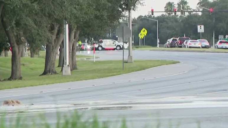 Possible sewage line break snarls traffic on John Young Parkway in Hunter's Creek