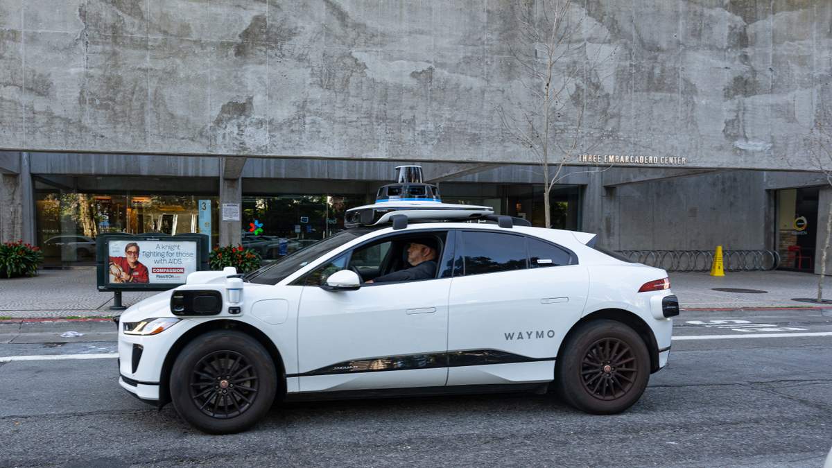 Waymo Robotaxis Could Expand to St. Petersburg as Tampa Launch Nears | NewsRadio WFLA