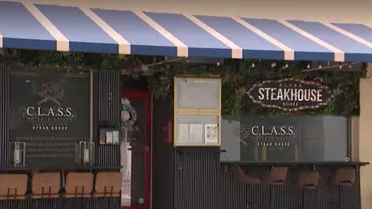 Florida steakhouse offers nude dining experience