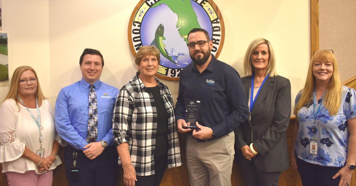 Buffalo Graffix receives Charlotte County Excellence in Business Award  | Port Charlotte News