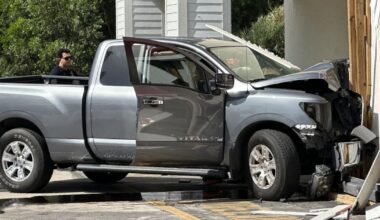 2 people hurt in crash at Winn-Dixie on Pine Island Road | Lee County