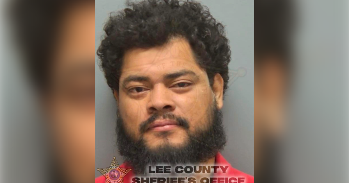 Fort Myers man accused of setting fire to home with people inside | Lee County