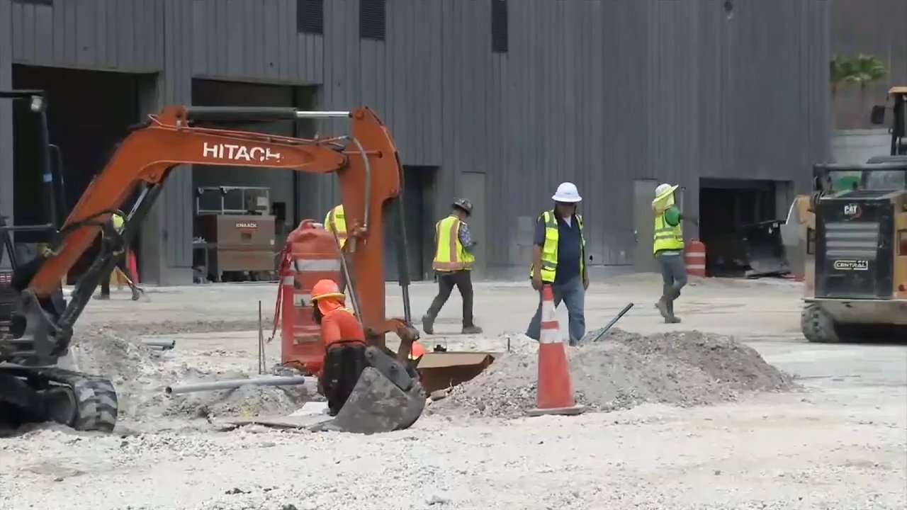 Locals in Fort Lauderdale share their concerns as record-breaking heat wave continues across South Florida - WSVN 7News | Miami News, Weather, Sports