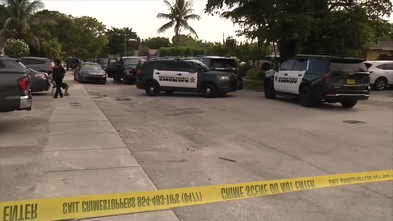 BSO block off street in Fort Lauderdale with heavy police presence in area; cause unknown - WSVN 7News | Miami News, Weather, Sports
