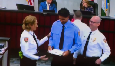 Hollywood lifeguard honored by officials for saving 3 family members after their tube crashed into a boat in Aruba - WSVN 7News | Miami News, Weather, Sports
