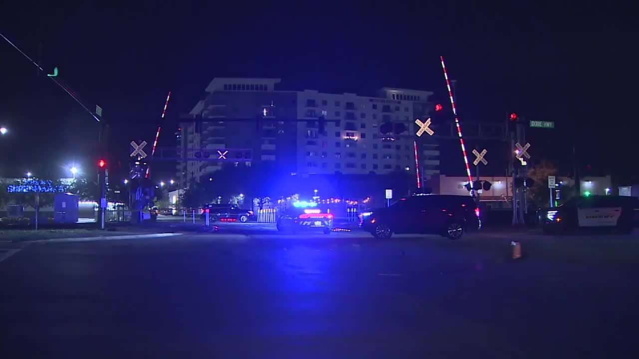 1 dead after being struck by train in Pompano Beach - WSVN 7News | Miami News, Weather, Sports