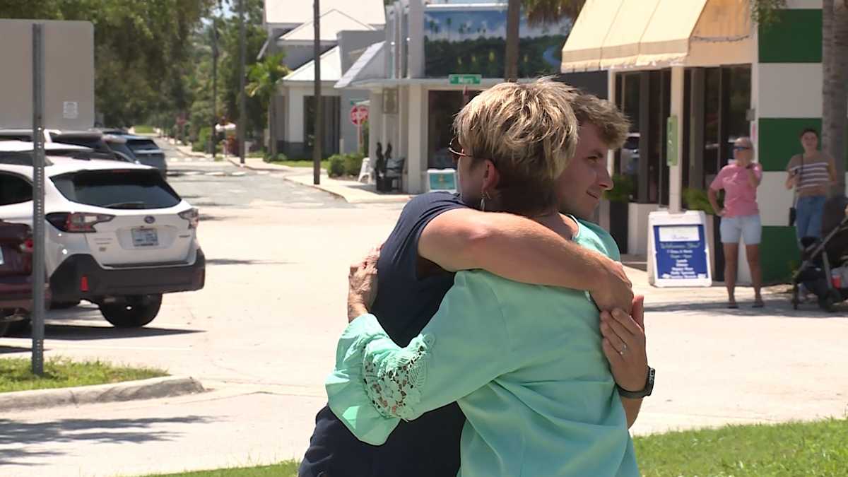 Man rescues woman stuck on railroad crossing in Hobe Sound