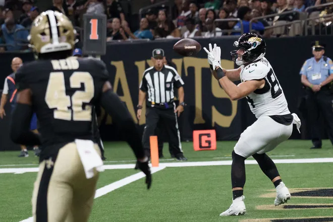 Aug 15, 2026; New Orleans, Louisiana, USA; Jacksonville Jaguars tight end Hunter Long (84) makes a touchdown catch against the New Orleans Saints during the third quarter at Caesars Superdome. Mandatory Credit: Matthew Hinton-Imagn Images