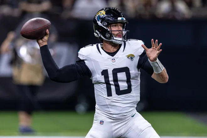 Aug 15, 2026; New Orleans, Louisiana, USA; Jacksonville Jaguars quarterback Carter Bradley (10) passes against New Orleans Saints during the first half at Caesars Superdome. Mandatory Credit: Stephen Lew-Imagn Images