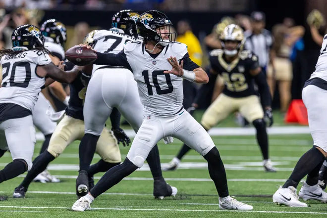 Aug 15, 2026; New Orleans, Louisiana, USA; Jacksonville Jaguars quarterback Carter Bradley (10) passes against New Orleans Saints during the second half at Caesars Superdome. Mandatory Credit: Stephen Lew-Imagn Images