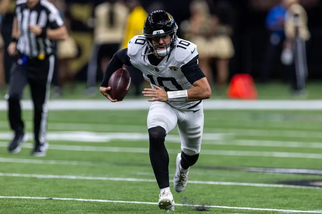 Aug 15, 2026; New Orleans, Louisiana, USA; Jacksonville Jaguars quarterback Carter Bradley (10) scrambles for a first down against New Orleans Saints during the second half at Caesars Superdome. Mandatory Credit: Stephen Lew-Imagn Images