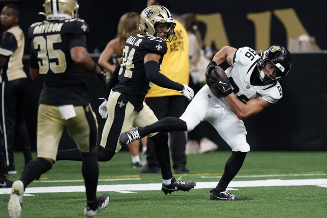 Aug 15, 2026; New Orleans, Louisiana, USA; Jacksonville Jaguars wide receiver Trebor Pena (86) makes a catch against Jacksonville Jaguars defensive back Trevian Thomas (34) during the fourth quarter at Caesars Superdome. Mandatory Credit: Matthew Hinton-Imagn Images