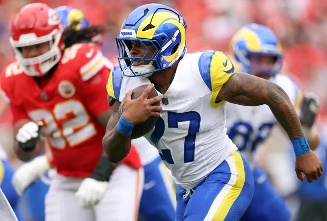 KANSAS CITY, MISSOURI - AUGUST 15: Running back Jarquez Hunter #27 of the Los Angeles Rams carries the ball during the 1st quarter of the preseason game against the Kansas City Chiefs at Arrowhead Stadium on August 15, 2026 in Kansas City, Missouri. (Photo by Jamie Squire/Getty Images)