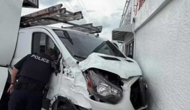 Van crashes into store in Florida