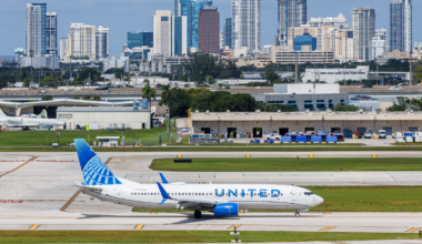 A United Airlines Boeing 737 at Fort Lauderdale Airport